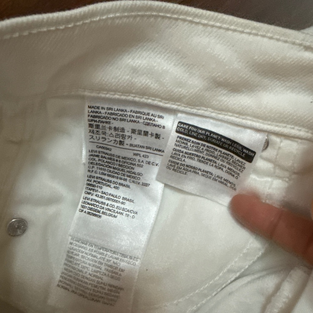 LEVI’S Women’s 505 Straight White Jeans Size 28 - Picture 3 of 9